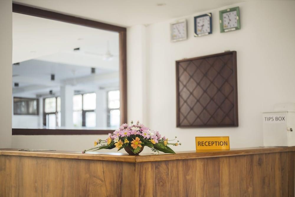 Rockside Beach Resort ベントータ エクステリア 写真
