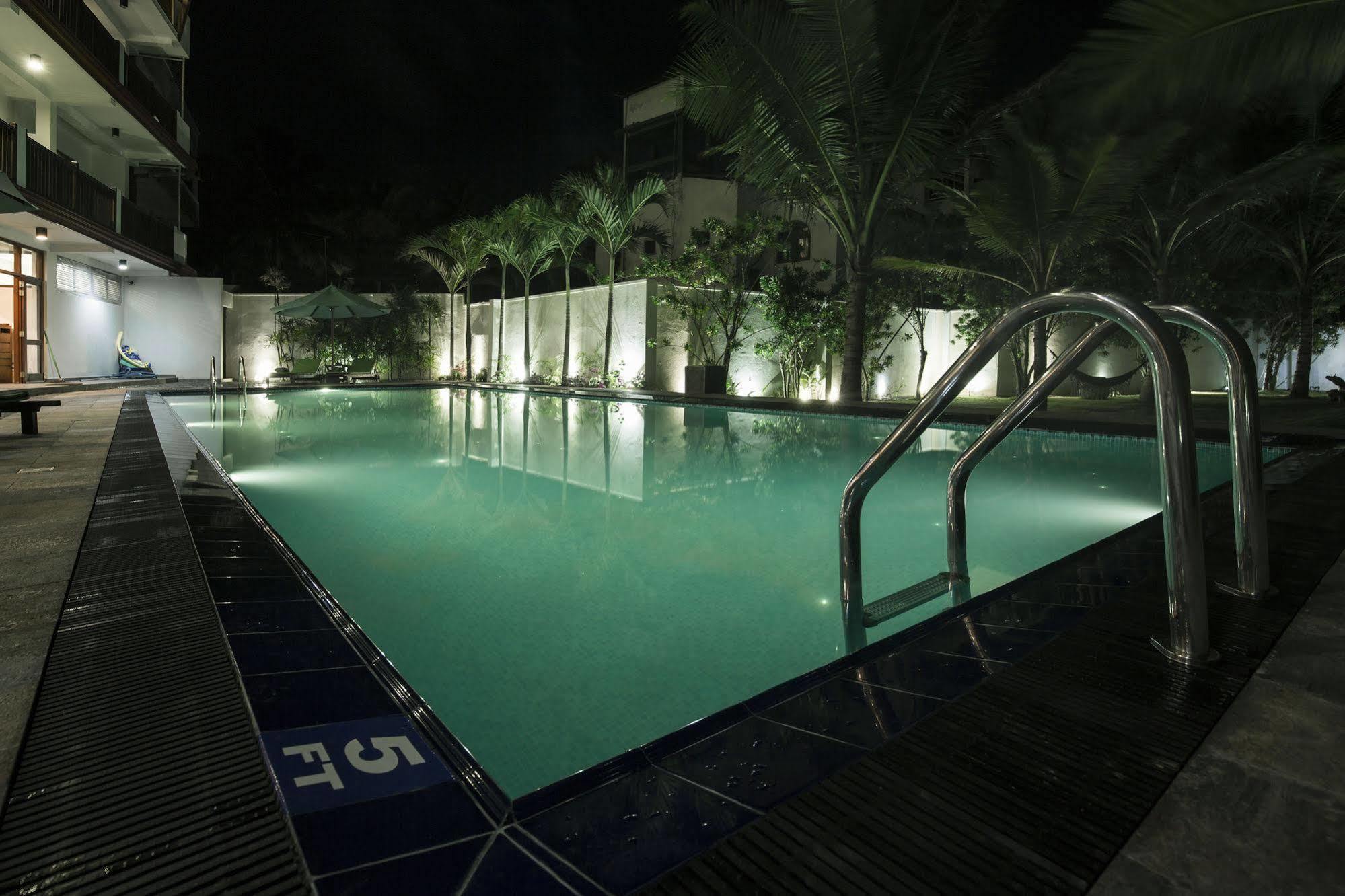 Rockside Beach Resort ベントータ エクステリア 写真